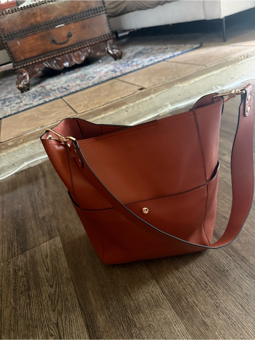 Classic Women's Bucket Shoulder Bag in Cognac Brown